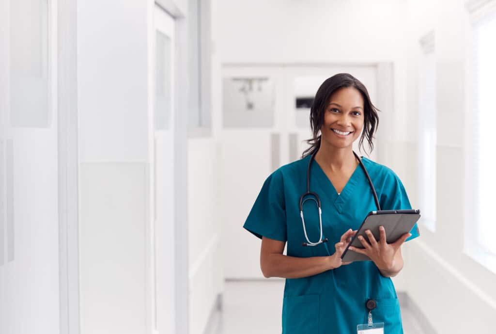 Doctor using EHR software to ensure MIPS 2025 compliance